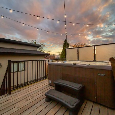 Bright Modern Home - King Bed - Free Parking - Fireplace - Fast Wi-Fi - Free Netflix Edmonton Exterior foto